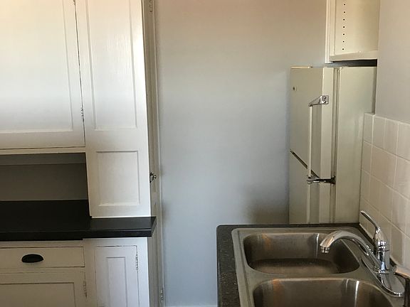 5th image of 1572 Randolph Ave #205