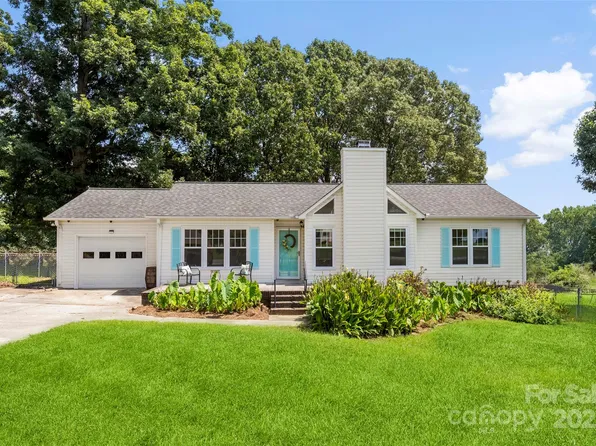 117 S Enochville Ave, Kannapolis, NC 28081