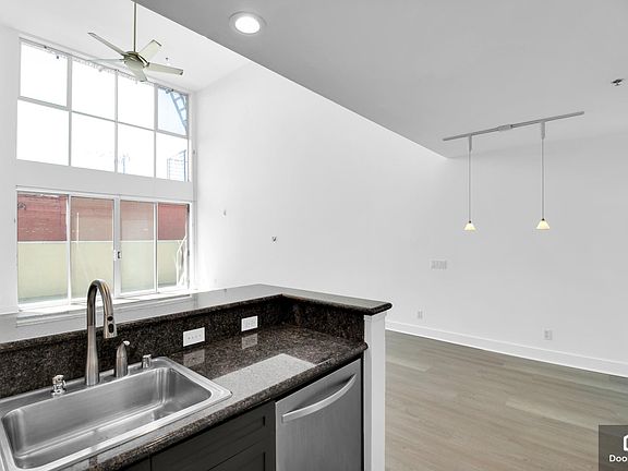 5th image of 128 Morris St