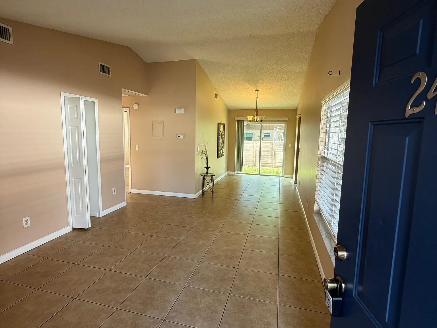 2408 E Illiana St — Photo 3