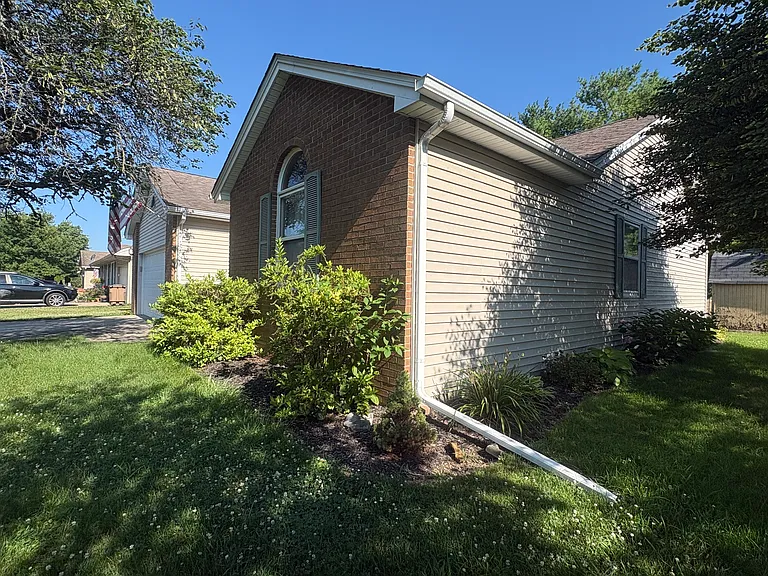 2730 Cedar Ridge Dr — Photo 12
