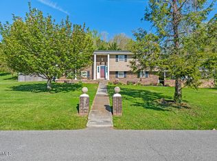 302 Sanford Ave, Clinton, TN 37716