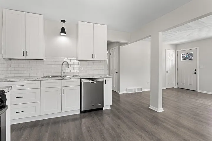 3276 Lombard St SW — Photo 13