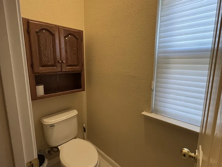 2142 Blackridge Ave — Photo 11