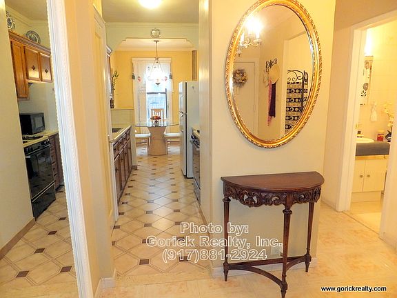 5th image of 2922 Barnes Ave APT 3H