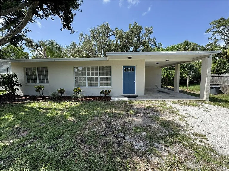 516 Laurel Rd W — Photo 2