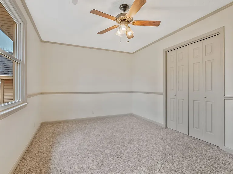 115 Pascal Dr — Photo 10
