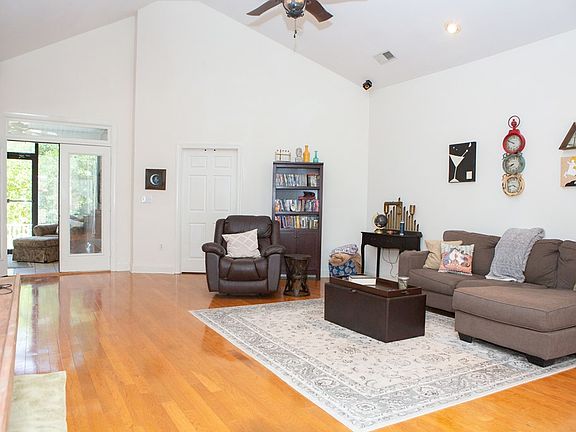 2nd image of 103 Luton Pl N