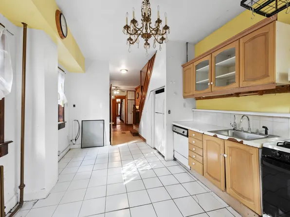 359 Carlton Avenue image 9 of 20