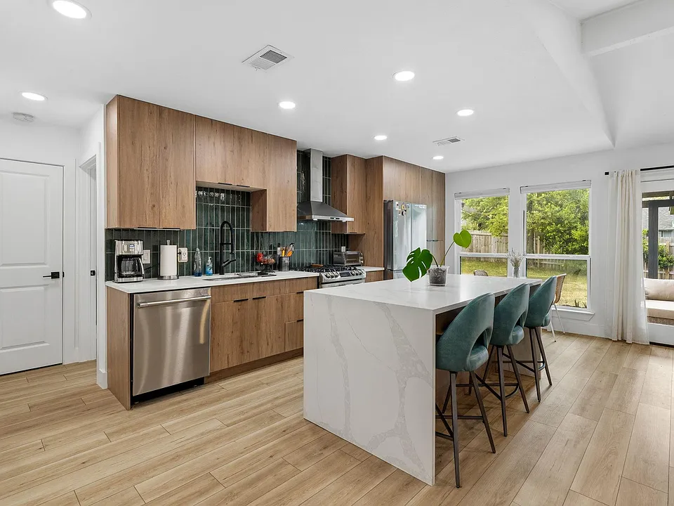 1111 Speer Ln