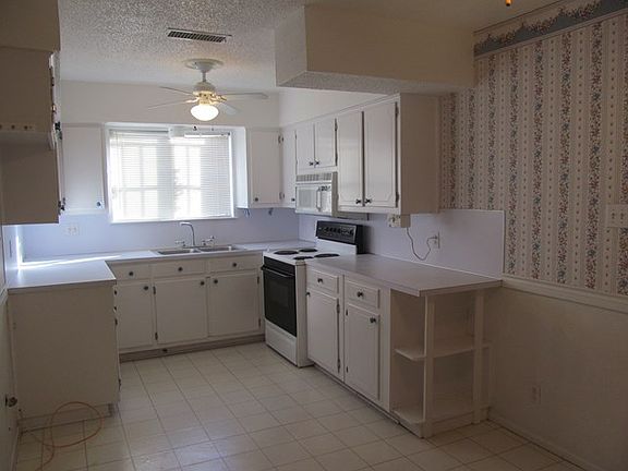 5th image of 1735 E 56th St