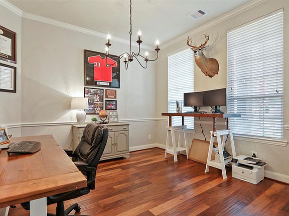 3rd image of 118 Blacktail Pl