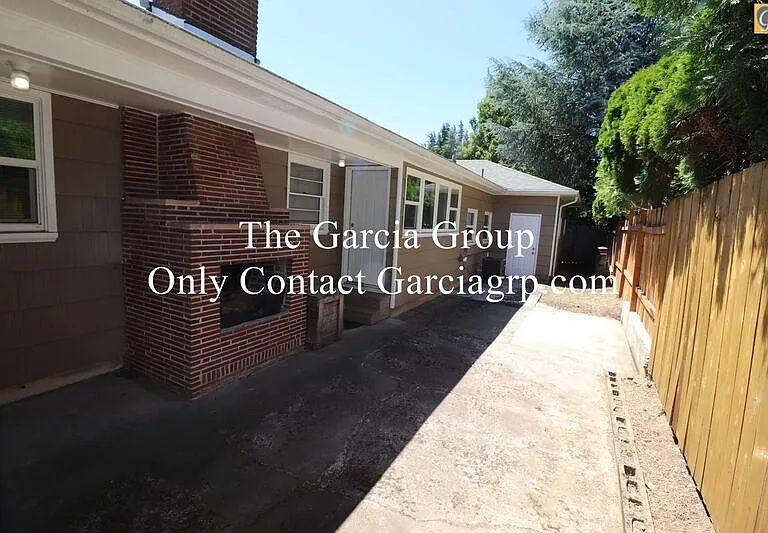 9303 SE Francis St — Photo 37