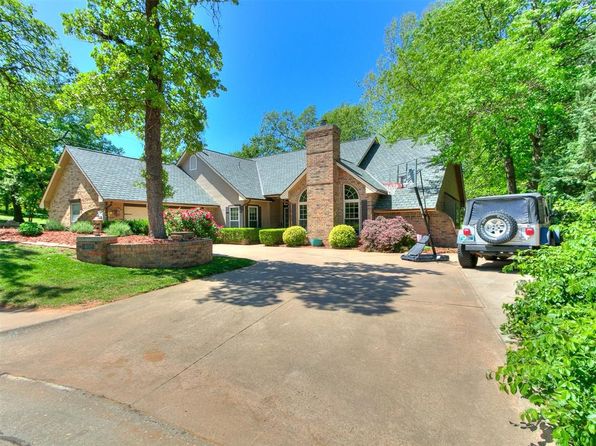 402 Hunters Ct, Edmond, OK 73034