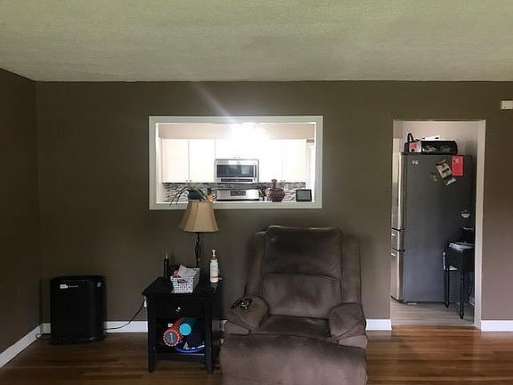 4th image of 3066 Evelyn St