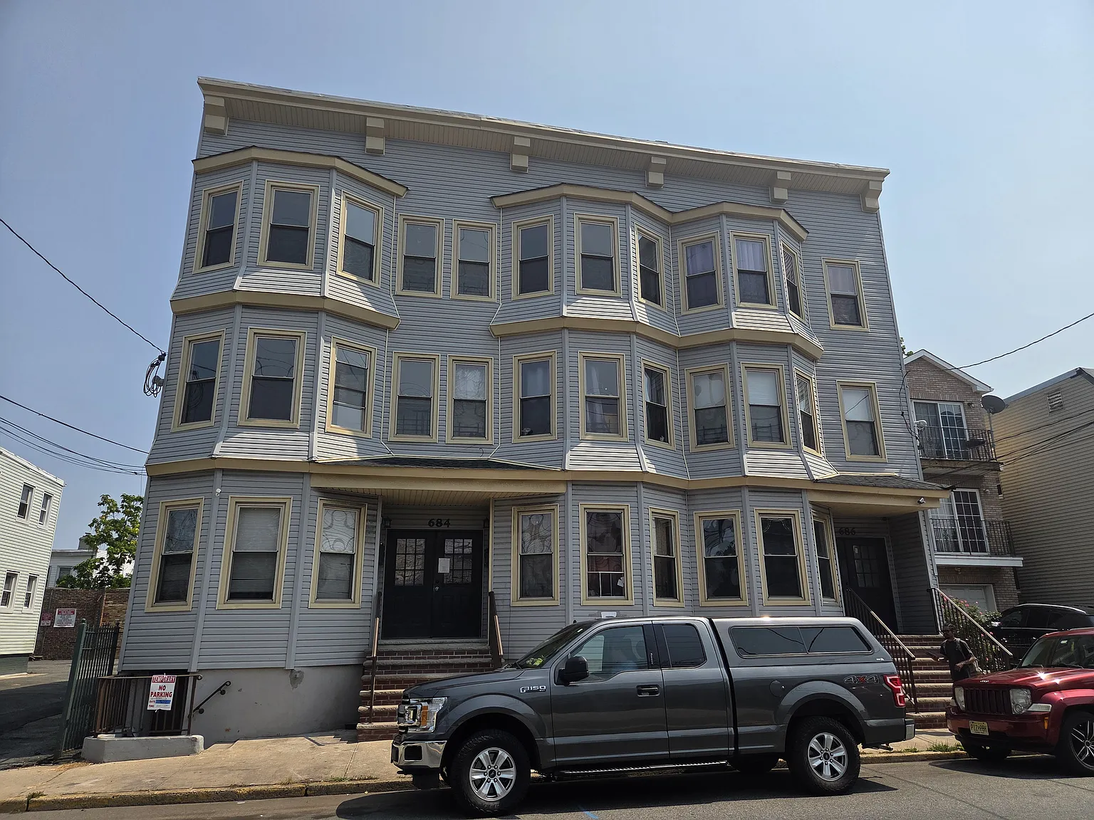 2 bed, 900 sqft, $1,900 — Photo 2