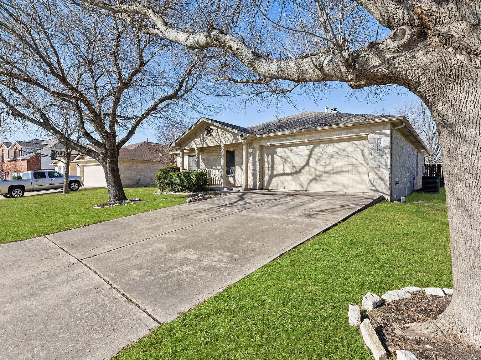 3 bed, 2.0 bath, 1741 sqft, $2,100 — Photo 3