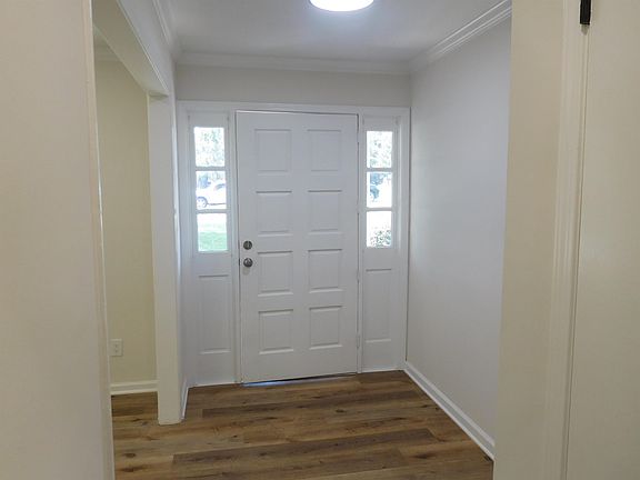 2nd image of 110 Cambridge Cir