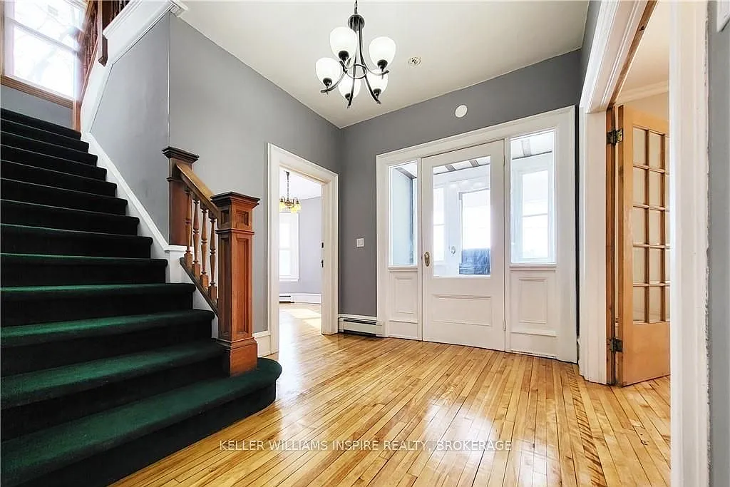 4 bed, $2,900 — Photo 2