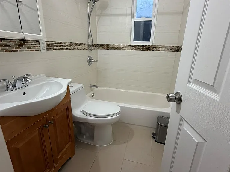 16431 Underhill Ave — Photo 11