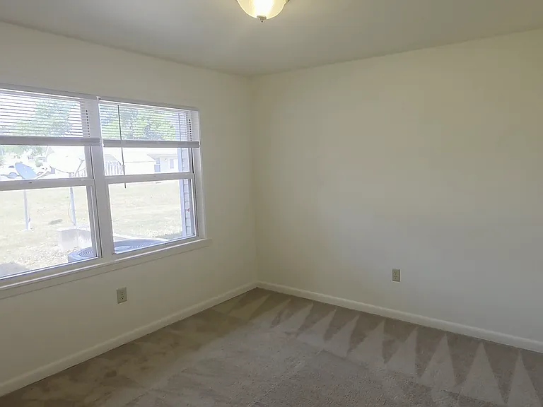 124 Georgia Ave — Photo 10