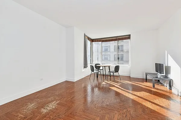 Rented by City Connections Realty | media 1