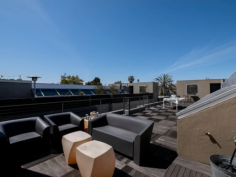 546 Broadway St — Photo 31