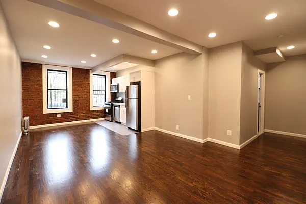 Rented by Bruma Realty LLC | media 6