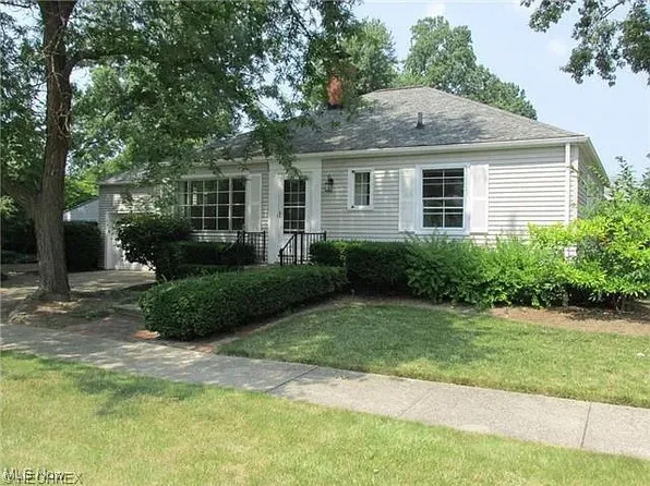 4154 W 226th St, Fairview Park, OH 44126