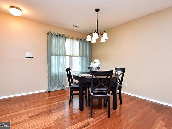 3rd image of 1112 Squirrel Rd