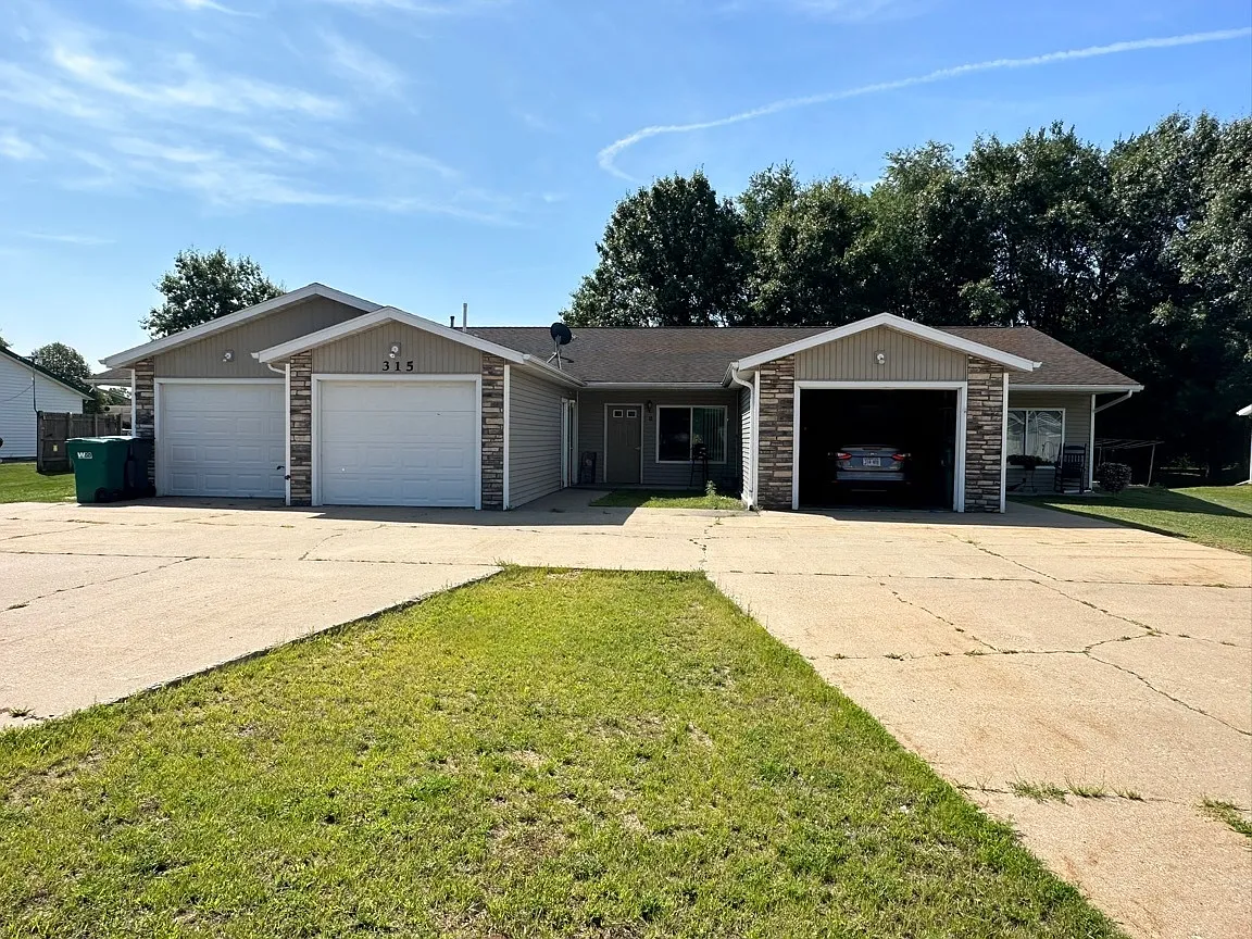 315 Crestview Lane - C — Photo 1