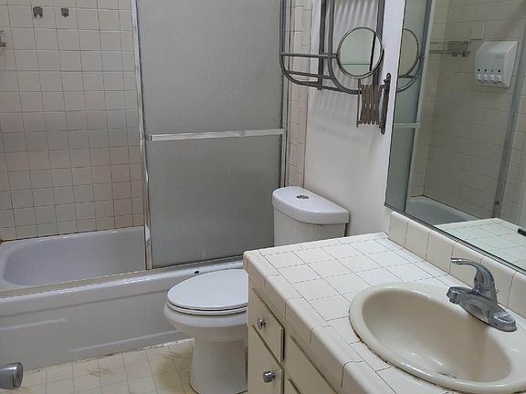 2nd image of 1412 Drake Dr APT D