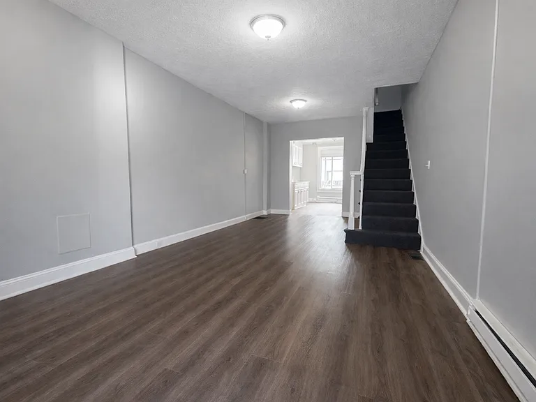 514 N Curley St — Photo 2
