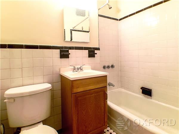 2nd image of 348 E 76th St APT 3A