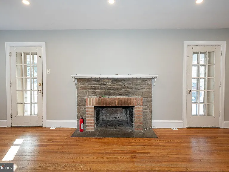 625 Chelten Hills Dr — Photo 8