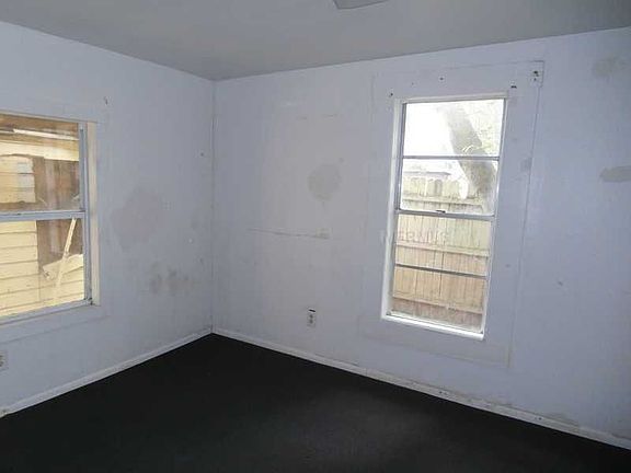 5th image of 1107 E River Cove St