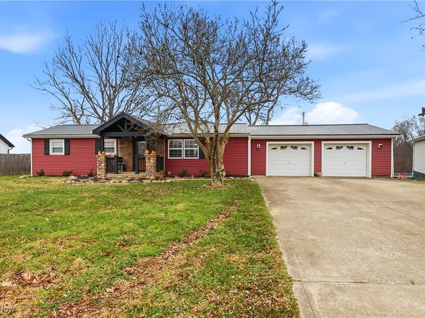 1790 Candlestick Dr, Zanesville, OH 43701