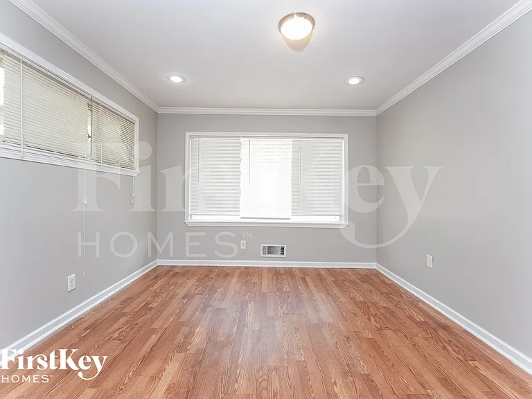 3393 Woods Dr — Photo 15
