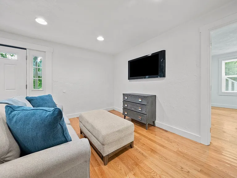 190 Common St #2 — Photo 3