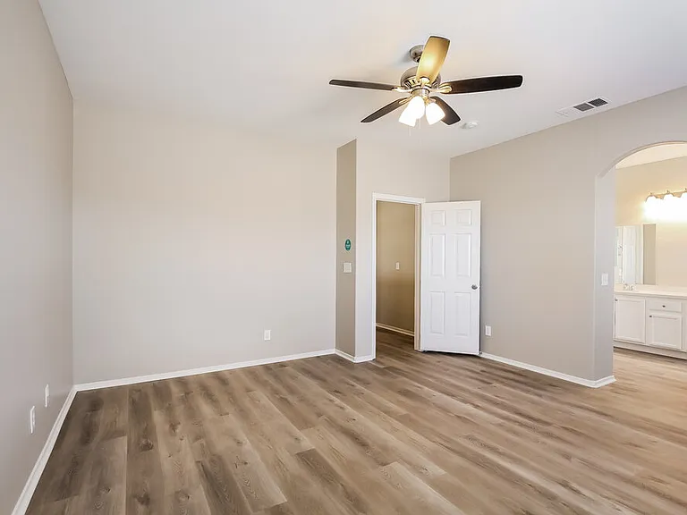 1704 Mizzenmast Ave — Photo 9