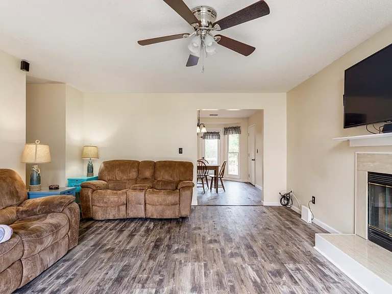 1509 Pointer Ln — Photo 2