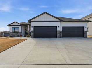 10349 White Pine Rd, Lincoln, NE 68527