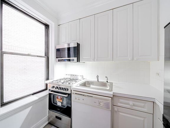 4th image of 7 Park Ave APT 2J