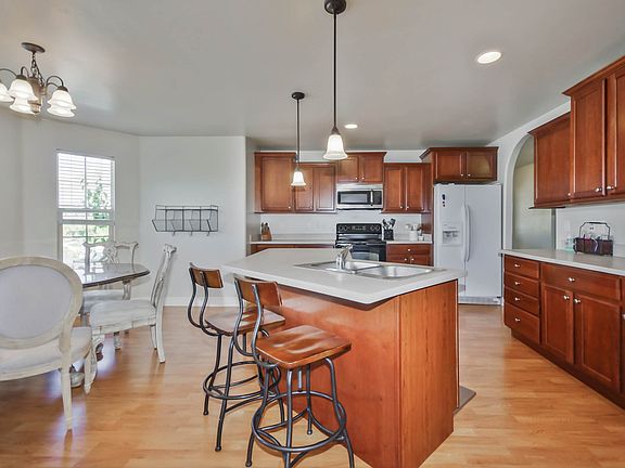 3rd image of 4733 N Shady Hollow Ln