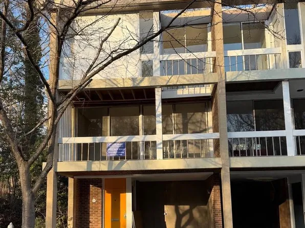 11526 Maple Ridge Rd, Reston, VA 20190