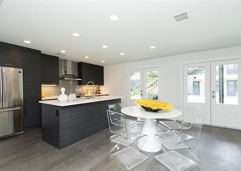 1st image of 1410 Hyde Park Blvd