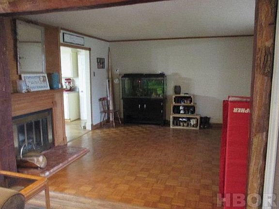 5th image of 215 Cherry St