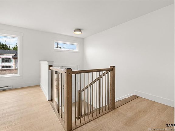 3rd image of 271 Elsliger St
