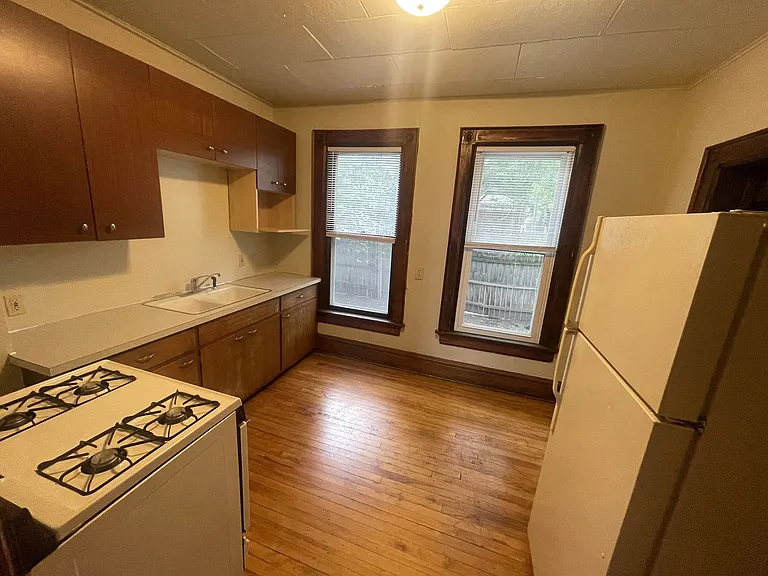 637 Franklin St — Photo 8