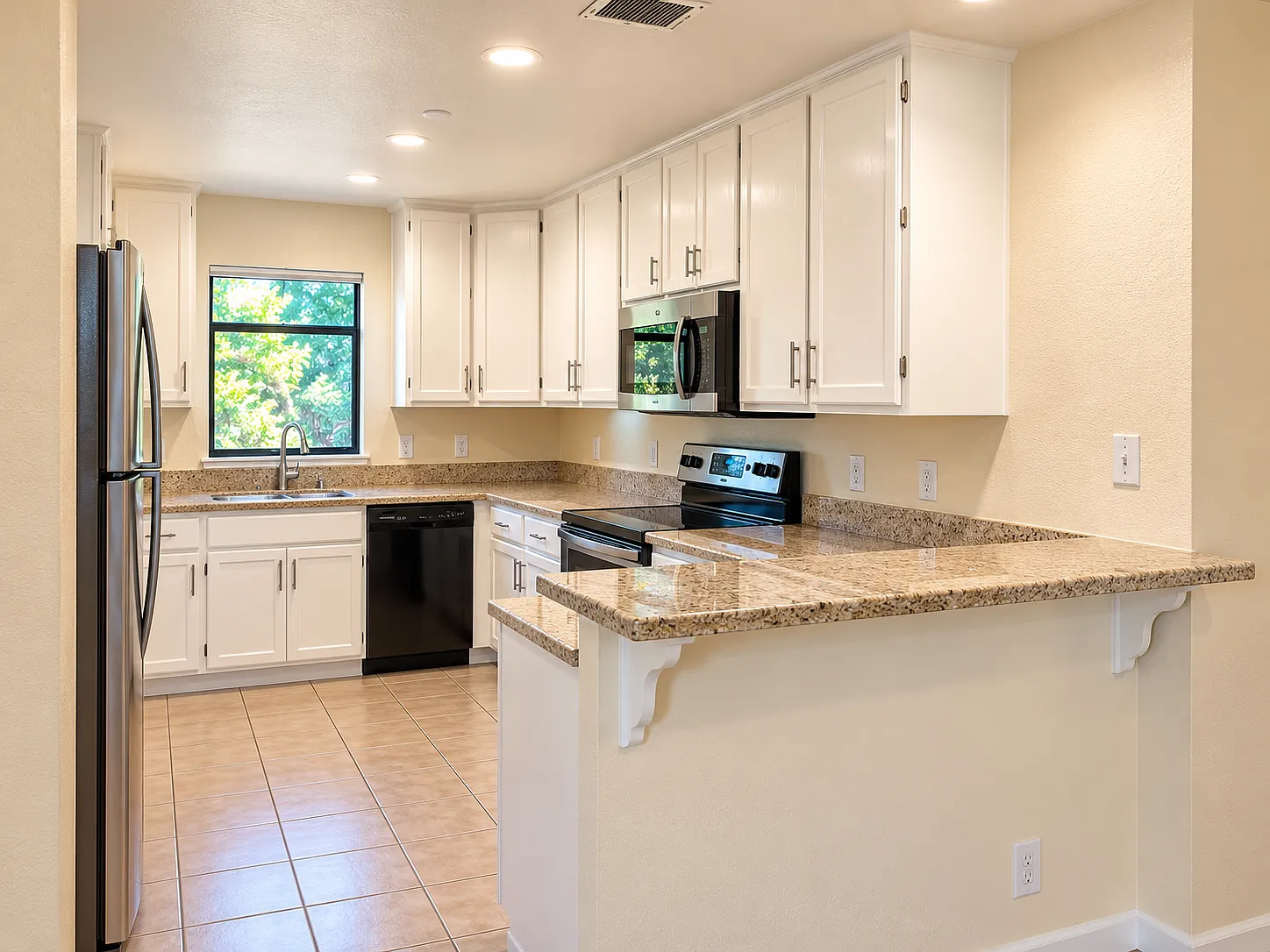 3 bed, 3.5 bath, 2200 sqft, $6,495 — Photo 3
